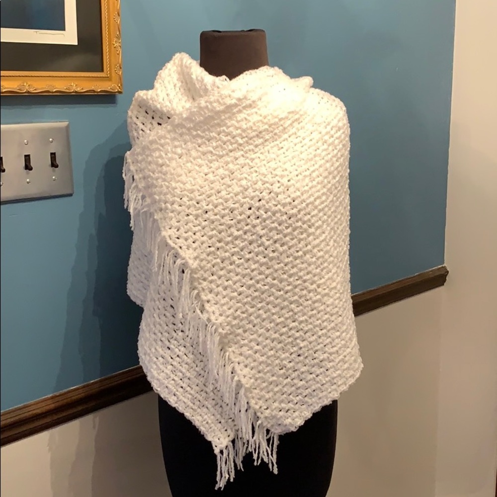 🎁Hand made white shawl/ scarf by A Touch of L❤️ve - Picture 2 of 7